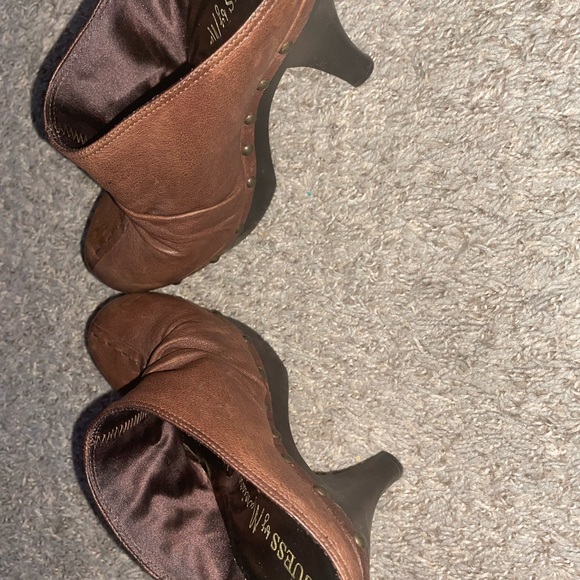 Guess distressed leather wooden clog heels - Picture 2 of 11